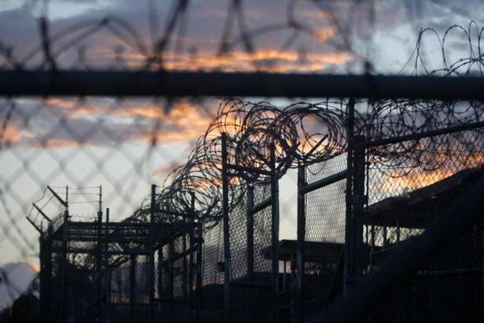 Plan to close Guantanamo has 13 U.S. prison sites, costs up to $475 mln