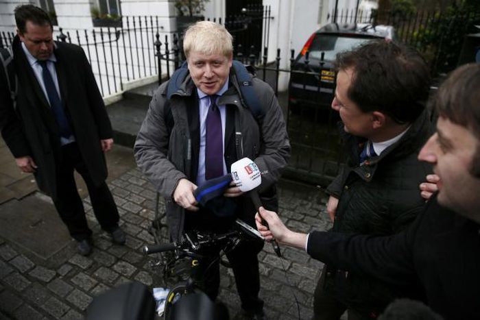 Sterling falls after London Mayor Boris defies Cameron to go for Brexit