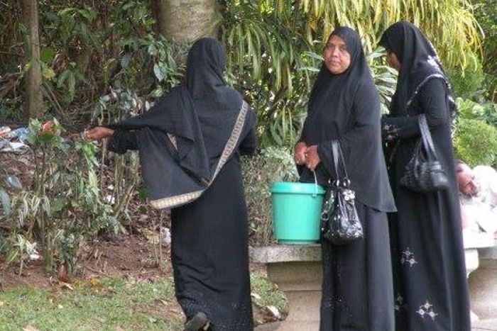 Muslim women donate to churches (FilePhoto)