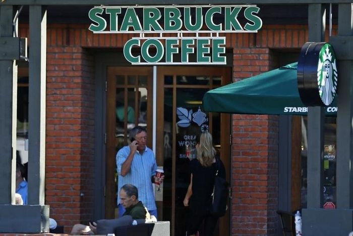 Customers visit a local Starbucks coffee shop in Del Mar, California November 13, 2013. REUTERS/Mike Blake