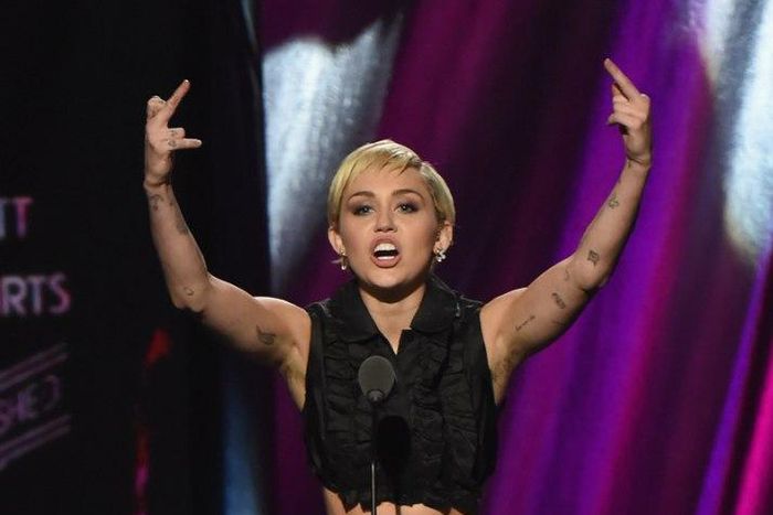 ___4311349___https:______static.pulse.com.gh___webservice___escenic___binary___4311349___2015___10___30___19___celebrity-hairy-armpits-03