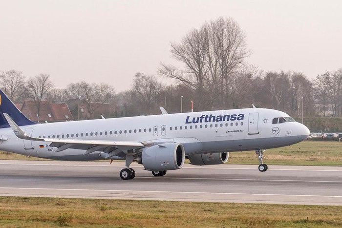 ___4610085___https:______static.pulse.com.gh___webservice___escenic___binary___4610085___2016___1___26___18___lufthansa-airbus-a320neo