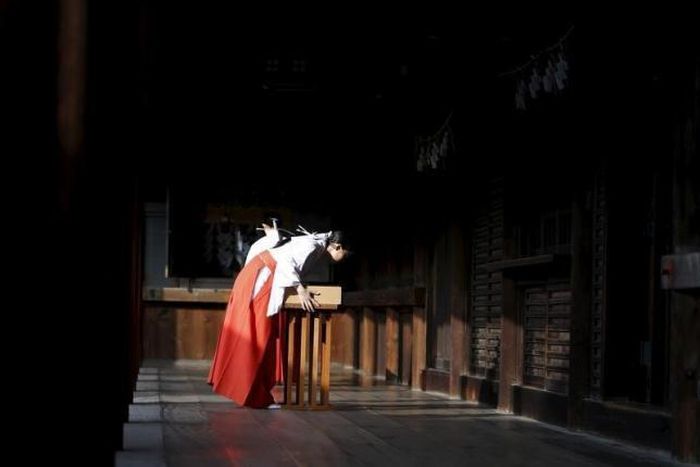 Third Japanese minister visits controversial shrine for war dead