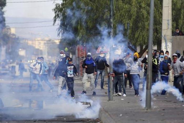 Tunisia police, rioters clash in more job protests