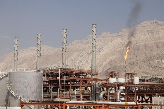 A general view shows a unit of South Pars Gas field in Asalouyeh Seaport, north of Persian Gulf, Iran November 19, 2015. REUTERS/Raheb Homavandi/TIMA