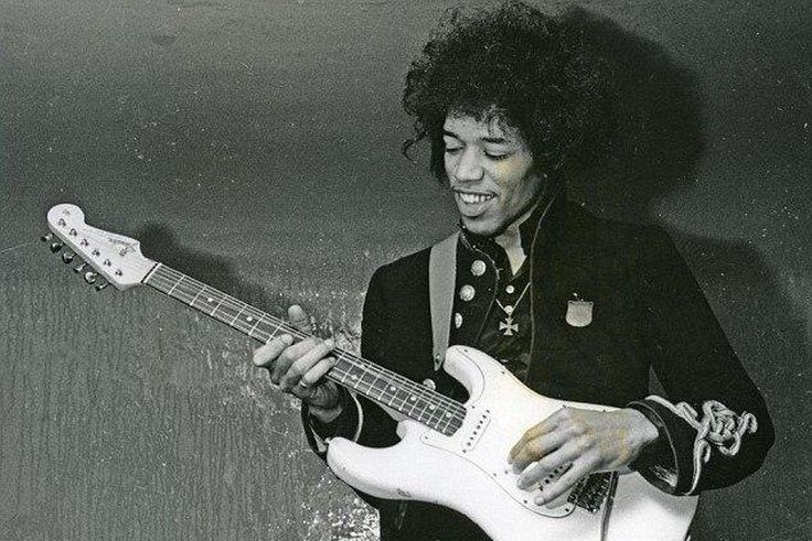 ___4309625___https:______static.pulse.com.gh___webservice___escenic___binary___4309625___2015___10___30___12___2DEAD56000000578-3295393-Designers_spoke_with_friends_of_the_legendary_guitarist_to_get_t-a-13_1446138619286