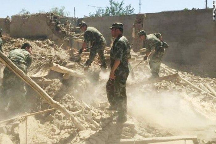 Chinese soldiers carry out rescue work after earthquake hit China in 2015.