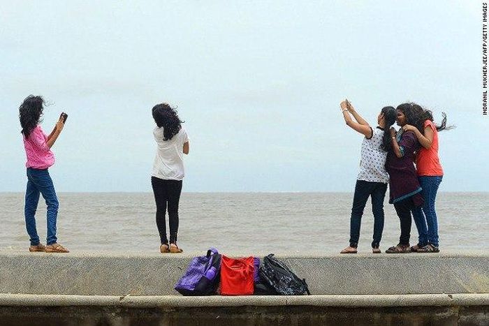 ___4730358___https:______static.pulse.com.gh___webservice___escenic___binary___4730358___2016___2___25___20___mumbai-selfies