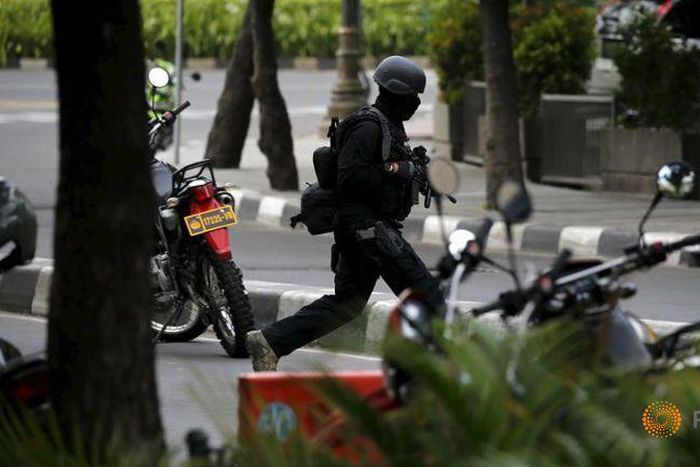 Islamic State-allied news agency says group behind Jakarta attacks