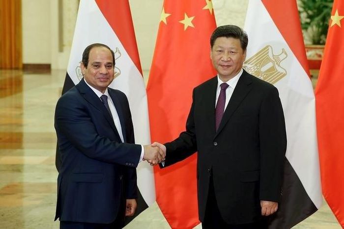 Chinese President Xi Jinping (R) shakes hands with Egyptian President Abdel Fattah Al-Sisi at The Great Hall Of The People on September 2, 2015 in Beijing. REUTERS/Lintao Zhang/Pool