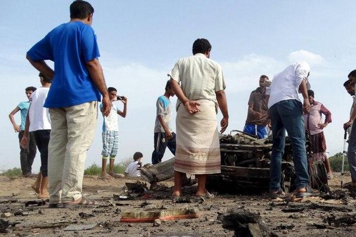 Suicide car bomb detonates outside Yemeni presidential residence of in Aden - official says