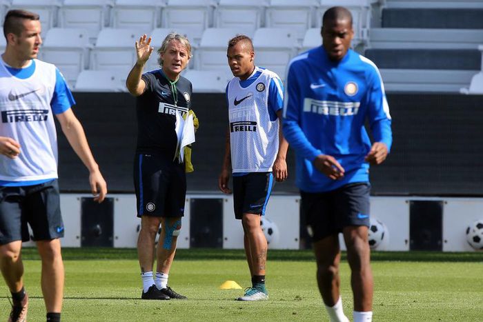 ___4706083___https:______static.pulse.com.gh___webservice___escenic___binary___4706083___2016___2___19___17___robertomancini-cropped_1t0i415z29xd41ufapd8zeegw9