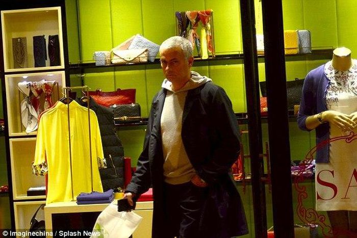 Jose Mourinho vacations in China