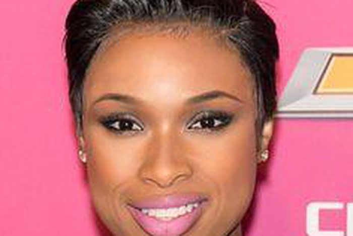 Jennifer Hudson's short hair is molded to perfection