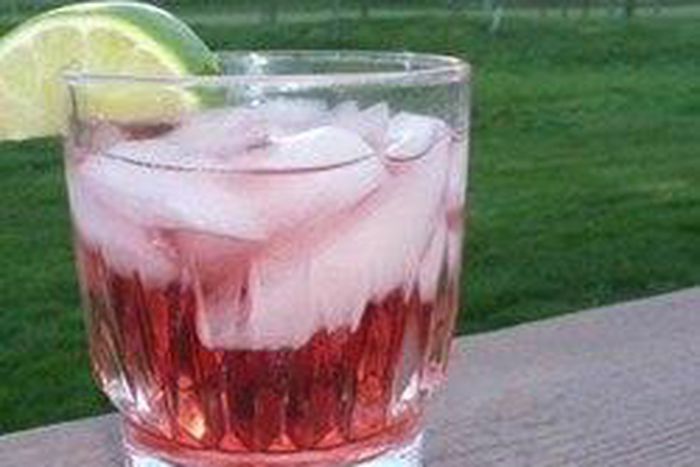 ___4573347___https:______static.pulse.com.gh___webservice___escenic___binary___4573347___2016___1___18___17___Cape+Cod+and+White+Zinfandel