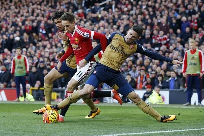 Manchester United's Adnan Januzaj in action with Arsenal's Gabriel Paulista and Mohamed Elneny Reuters / Phil Noble Livepic