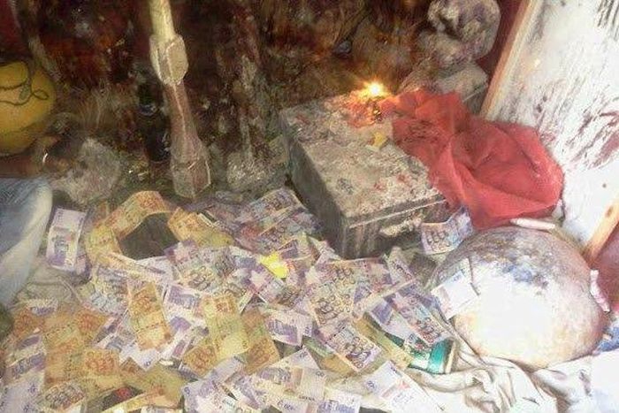 A typical scene for money ritual