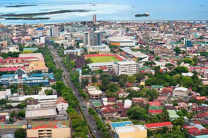 Two Chinese consulate staff killed at Philippine restaurant lunch