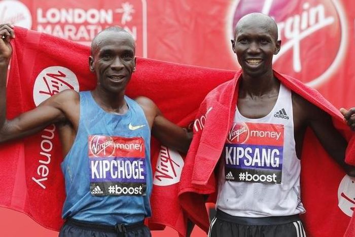 Kenya's Eliud Kipchoge (1st) and Kenya's Wilson Kipsang (2nd) pose after the Men's Elite race Reuters / Suzanne Plunkett Livepic