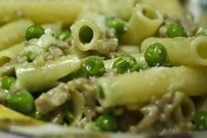 ___4716926___https:______static.pulse.com.gh___webservice___escenic___binary___4716926___2016___2___22___19___pasta+with+peas+and+sausage