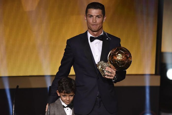 ___4322654___https:______static.pulse.com.gh___webservice___escenic___binary___4322654___2015___11___3___19___cristiano-ronaldo-ballon-dor-cropped_zc0g9jm5z6kd12ng4xxtssqyp_2
