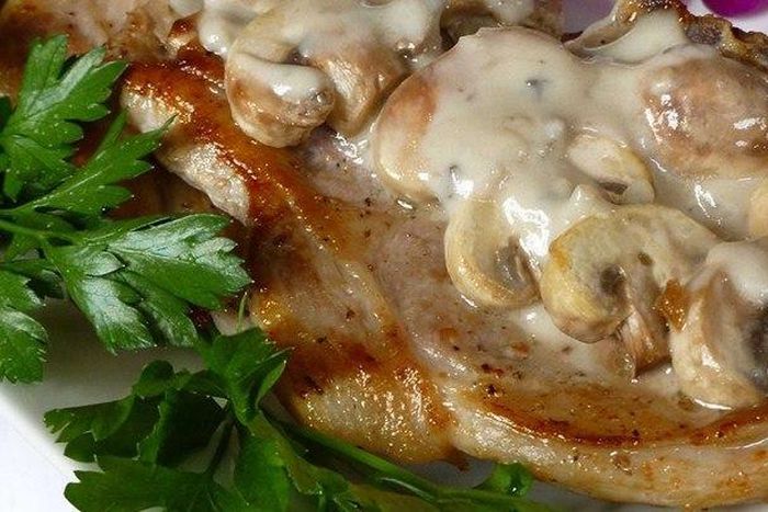 ___4633270___https:______static.pulse.com.gh___webservice___escenic___binary___4633270___2016___2___1___19___Mushroom+Pork+Chops