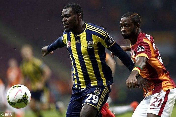 Emmanuel Emenike  agrees West Ham loan move