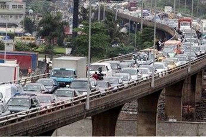 2 reportedly killed during robbery yesterday on Eko bridge