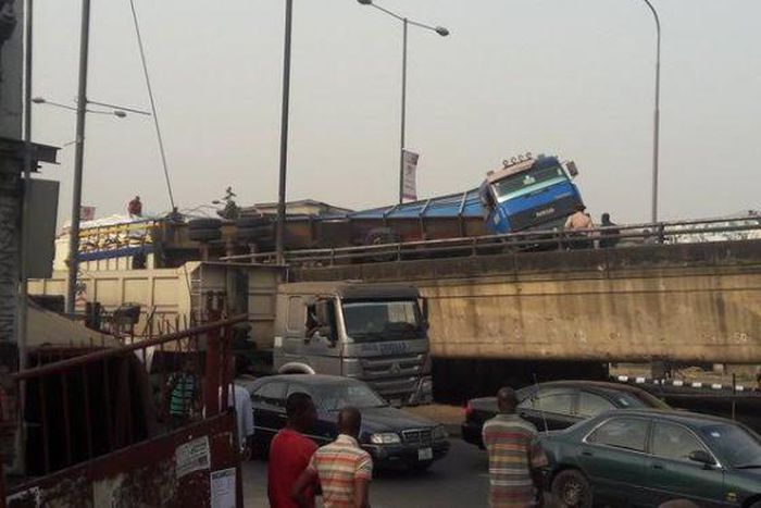 Fallen truck causes massive traffic
