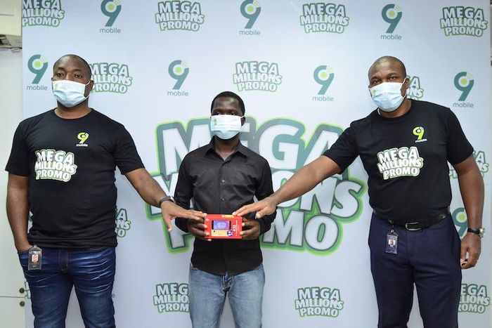Taiwo Embassey, 9mobile Head of Region Sales; Oluwapelumi Jeremiah Timileyin, Smartphone winner and Ehimare Omoike, 9mobile Acting Director Customer Care at the ongoing 9mobile Mega Millions Promo prize presentation held in Lagos recently