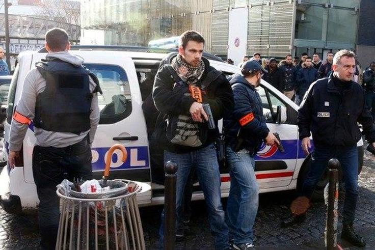Man shot dead in Paris carried Islamic State flag -prosecutor