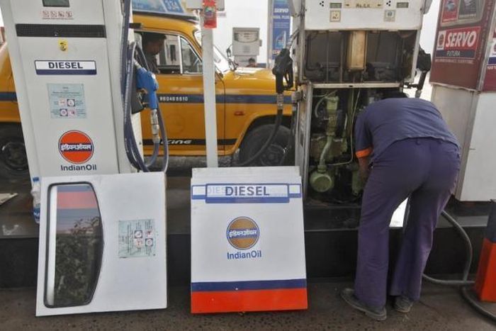 India's top court slaps temporary ban on luxury diesel car sales in Delhi