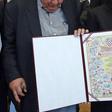 Human right activist pants fell down while receiving peace award from the president