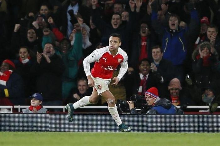 Alexis Sanchez celebrates after scoring the third goal for Arsenal
Reuters / Stefan Wermuth
Livepic
