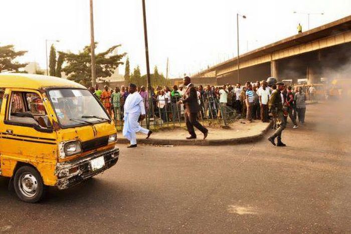 Governor Ambode arresting violators
