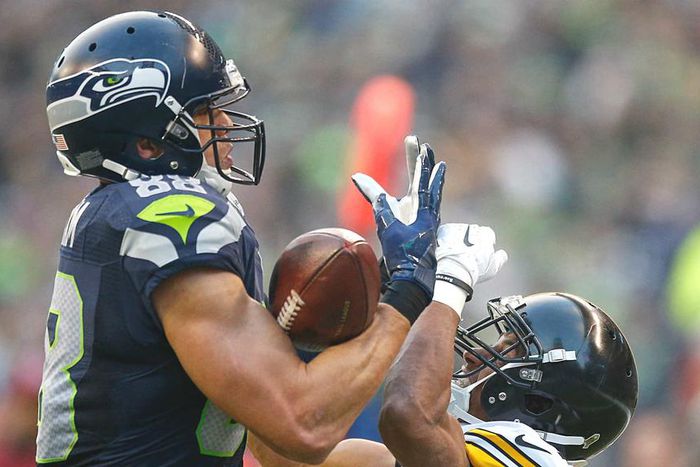 Seahawks' Jimmy Graham out for the season due to knee injury