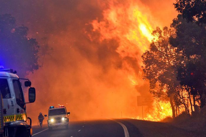 Three people missing, 100 homes destroyed by Western Australia bushfire