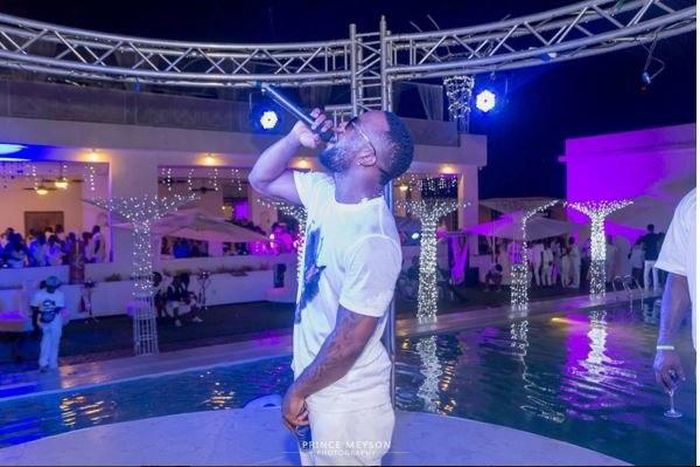 Iyanya performing at his white party