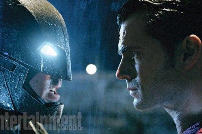 ___3934433___https:______static.pulse.com.gh___webservice___escenic___binary___3934433___2015___7___3___11___face-off-rencontre-batman-superman-image-film-580x360