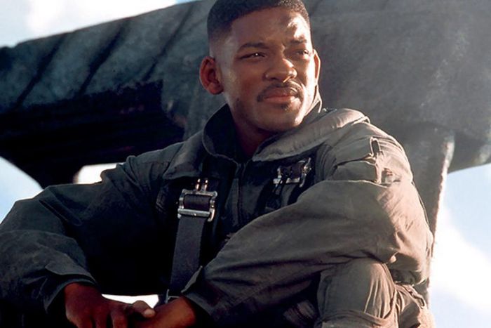 ___4526955___https:______static.pulse.com.gh___webservice___escenic___binary___4526955___2016___1___6___9___independence-day-will-smith