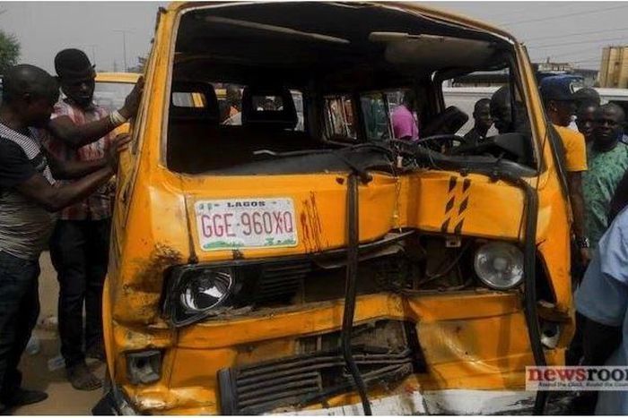 The danfo after ramming into the parked truck