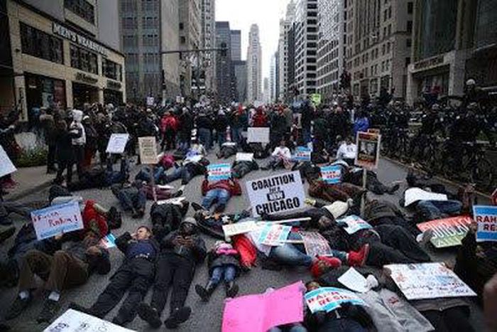 'Black Christmas' protesters demonstrate en-mass against police violence in Chicago