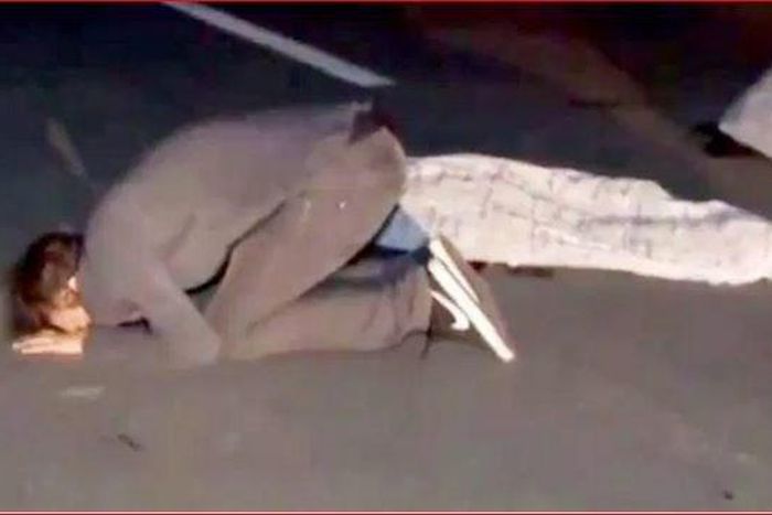 2 Teenagers die mysteriously while trying to take selfie with a plane