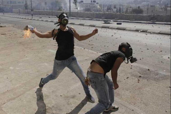 Israeli troops kill West Bank protester in arrest raid -Palestinians