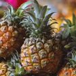 How to properly eat a pineapple [Latestly]