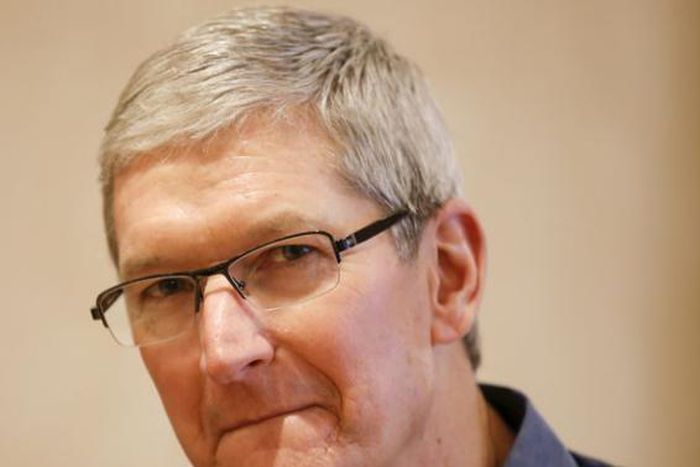 Apple paid CEO Tim Cook $10.3 mln in 2015