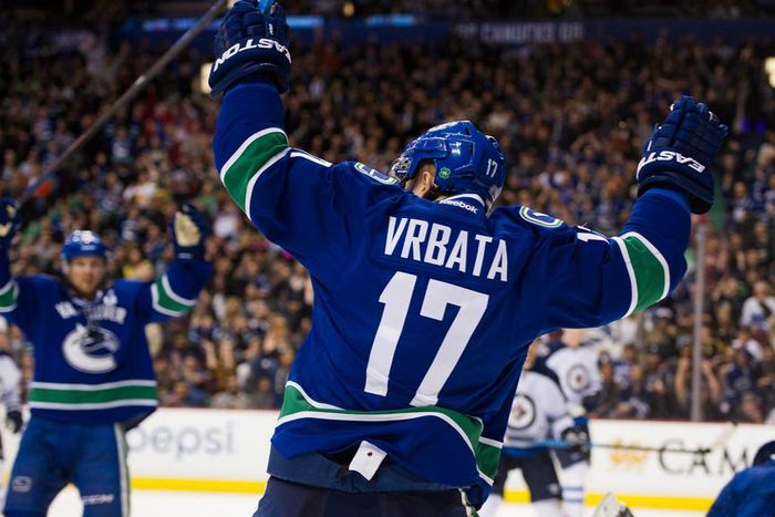 Canucks end winless run, Avalanche win in OT in NHL