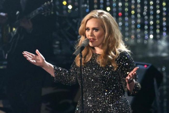 Adele closes out 2015 with sixth week atop U.S. Billboard chart