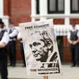 Police and protesters wait for Wikileaks founder Julian Assange to speak to the media outside the Ecuador embassy in west London August 19, 2012.