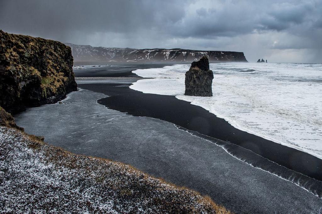 black sanded beach vik istock